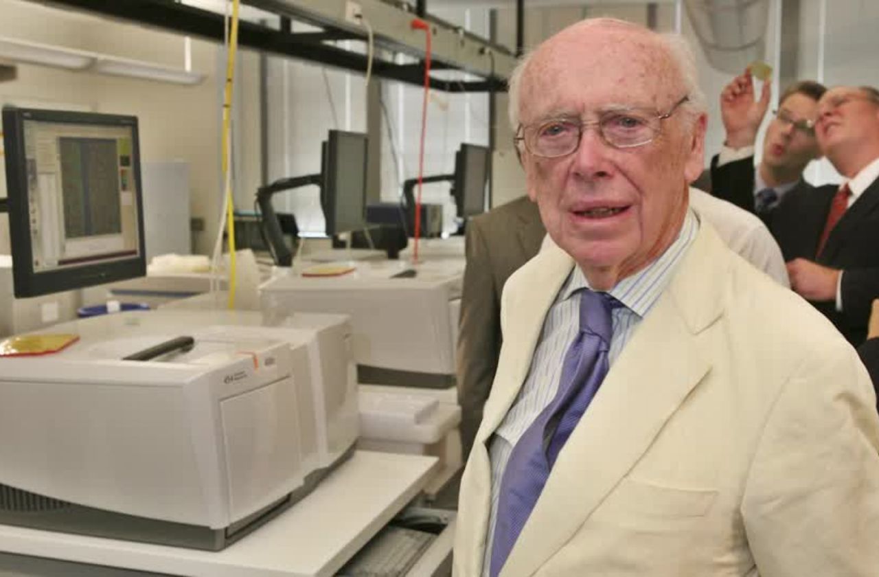 Morre James Watson, aos 97 anos; cientista descobriu a estrutura do DNA 