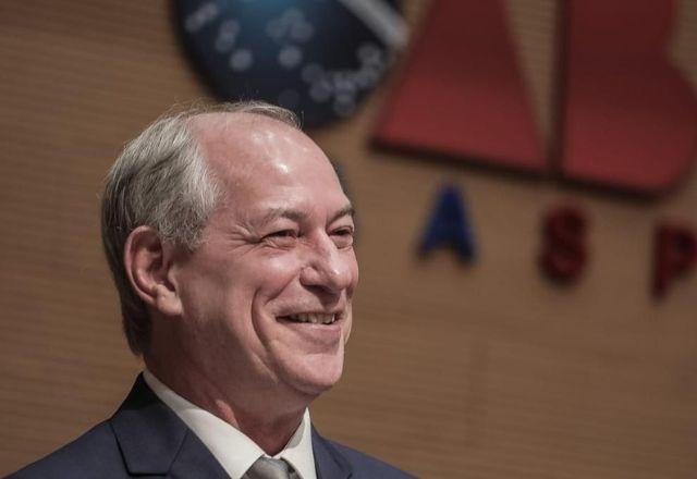 Ciro na OAB sorrindo