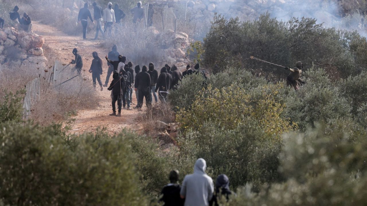 Colonos israelenses atacam palestinos na Cisjordânia