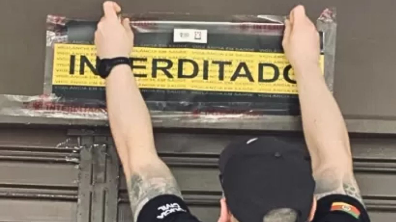 Cliente come bolo com rato morto e mulher é presa no RS