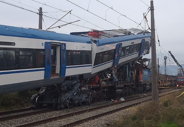 Colisão entre trens deixa 2 mortos e nove feridos no Chile | Reprodução/ X @drtmetrooriente