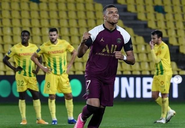 Com suspeita de lesão, Mbappé pode se juntar a Neymar e desfalcar PSG