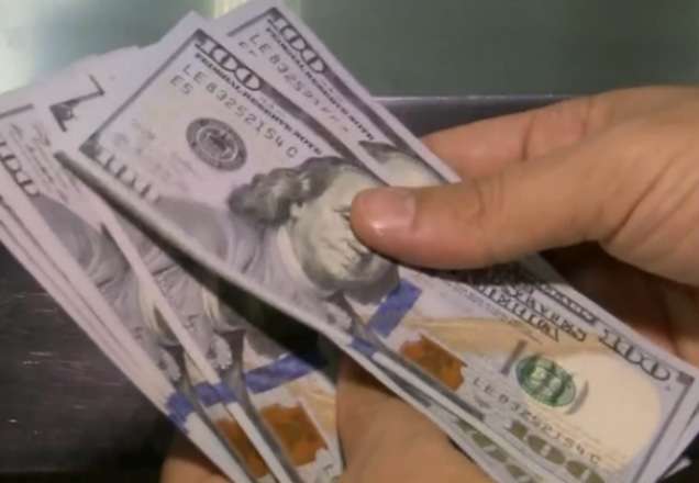 Com terceira alta consecutiva, dólar atinge cotação recorde de R$ 4,27