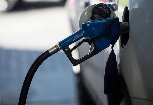 Carro sendo abastecido em um posto de gasolina | Divulgação/Marcelo Camargo/Agência Brasil