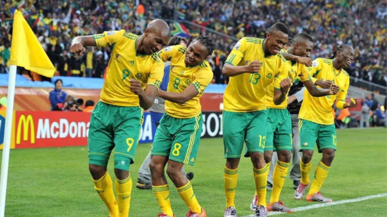 Seleção sul-africana celebrando após abrir o placar contra o México | Foto: Redes Sociais / Reprodução