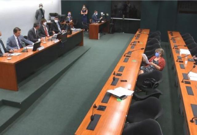 Comissão vota reforma administrativa