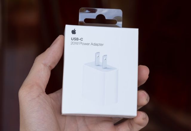 Comprador de iPhone foi obrigado a desembolsar R$ 219 para ter o carregador do smartphone | Unsplash