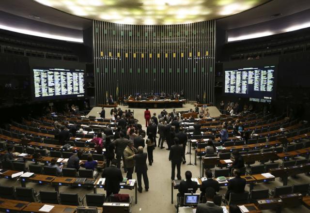 Congressistas protocolam pedido de CPI para investigar atos golpistas