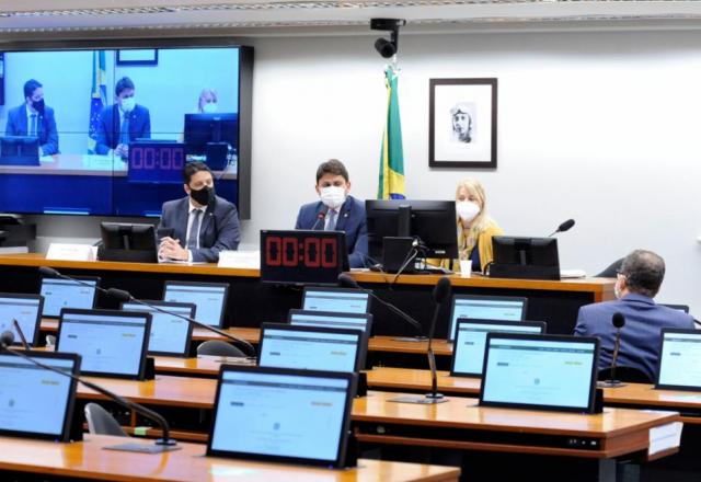 Conselho arquiva ações contra Eduardo Bolsonaro por falas sobre AI-5 Conselho arquiva ações contra Eduardo Bolsonaro por falas sobre AI-5