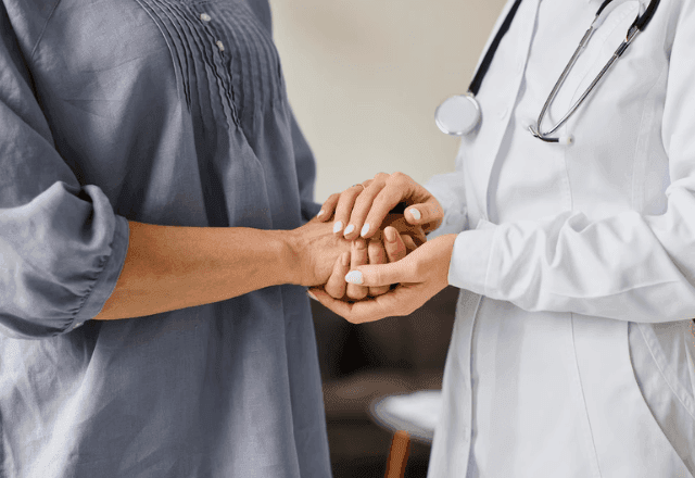Consulta com o médico é um importante passo para o diagnóstico de esclerose múltipla | Freepik