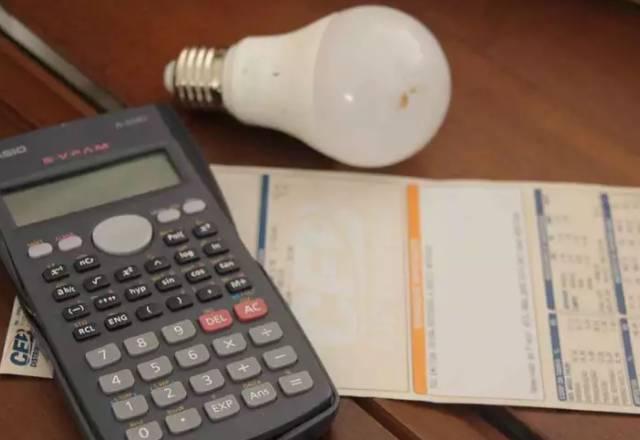 Conta de luz e calculadora