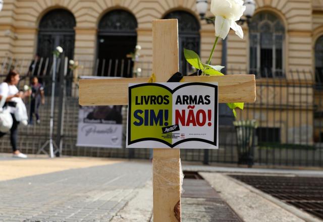 Contra violência em escolas