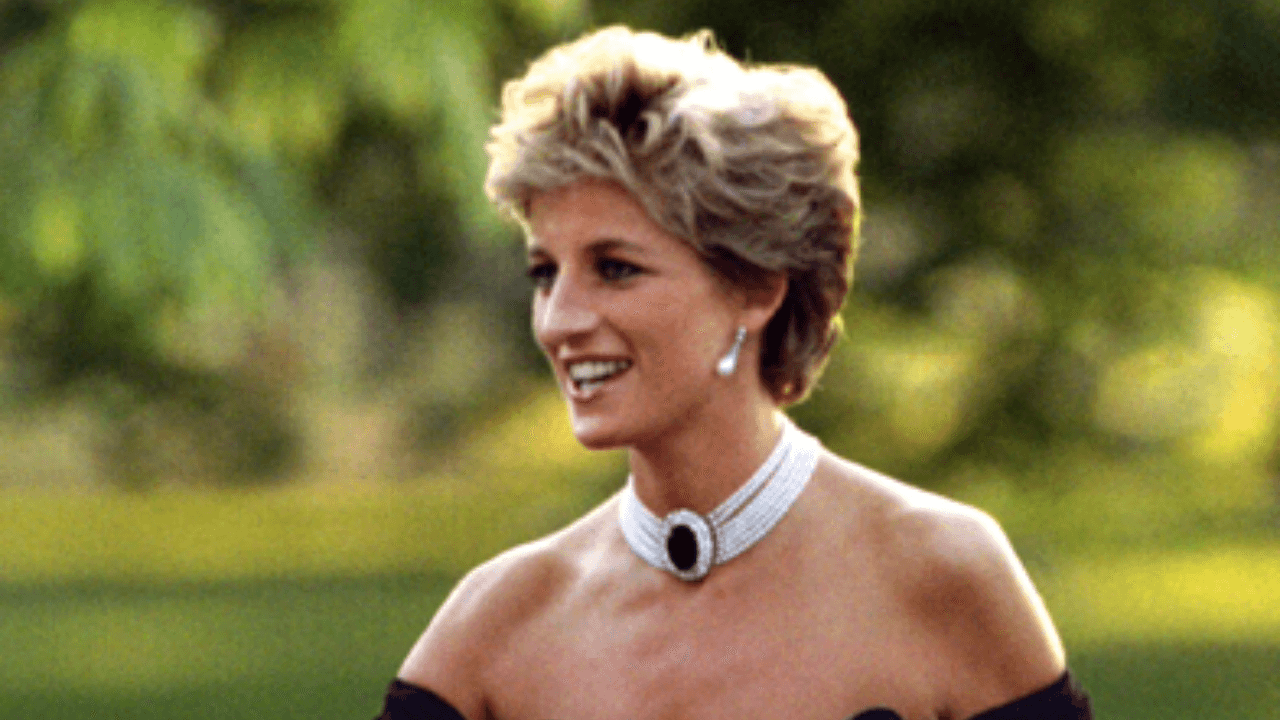"Vestido da vingança" de Diana é exposto em Londres "Vestido da vingança" de Diana é exposto em Londres