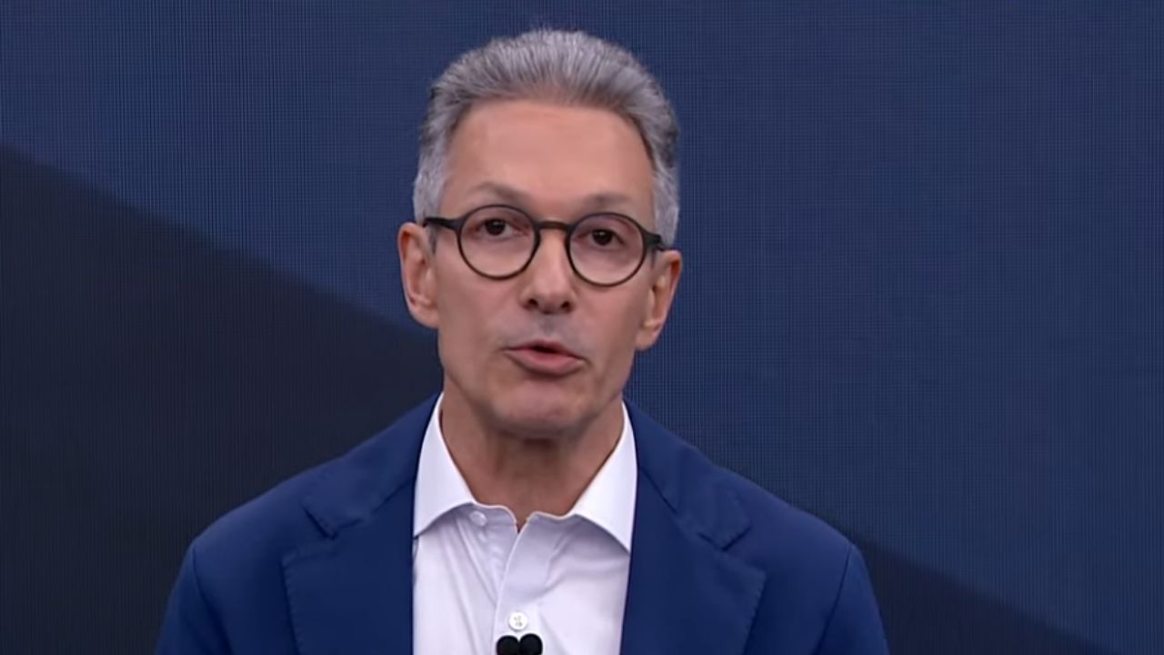 Zema diz ao SBT que daria indulto a Bolsonaro se eleito