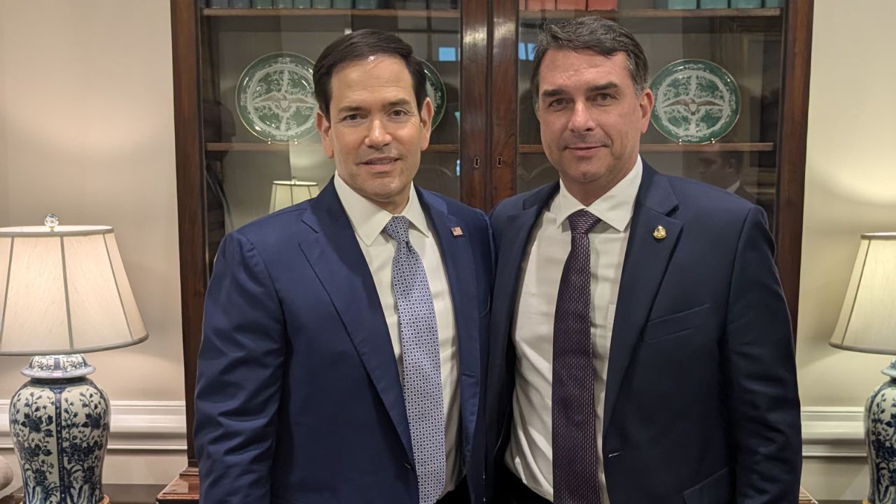 Flávio Bolsonaro se reúne com J.D Vance e Marco Rubio