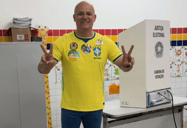 Cabo Gilberto promete 1 milhão de votos para Flávio na PB Cabo Gilberto promete 1 milhão de votos para Flávio na PB