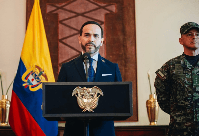 Governo Espriella encerra jornalismo da mídia pública