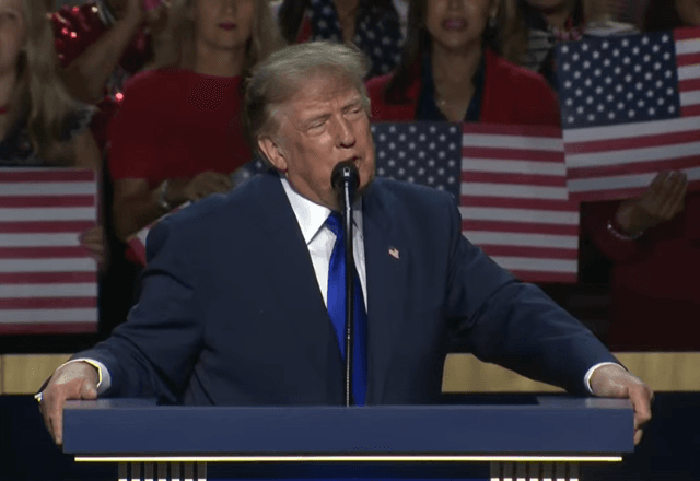 Presidente dos EUA, Donald Trump, discursa durante a convenção republicana de meio de mandato, em Dallas, no Texas | Foto: Reprodução/YouTube/@fox26houston - 09.09.2026