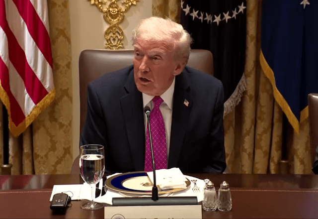 O presidente dos Estados Unidos, Donald Trump, concede entrevista coletiva na Casa Branca | Foto: Reuters - 17.10.2025