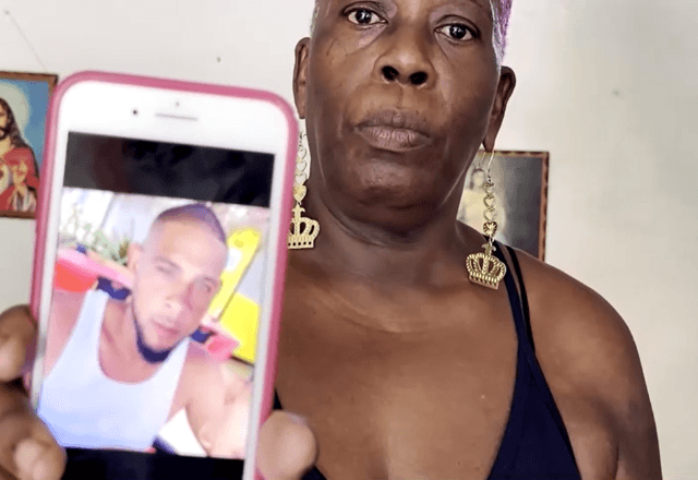 Lynette Burnley, tia de Chad Joseph, jovem que possivelmente está entre os mortos de ataque dos EUA contra barco no Caribe | Foto: Reuters - 16.10.2025
