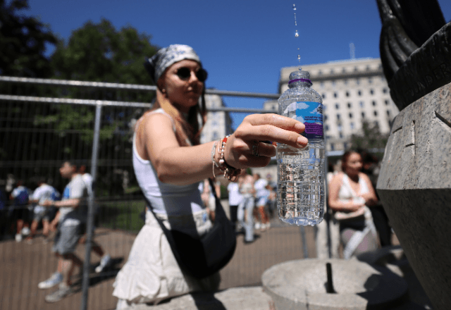 Imagem da notícia: 'Bafo que te cozinha': a onda de calor extremo na Europa Imagem da notícia: 'Bafo que te cozinha': a onda de calor extremo na Europa