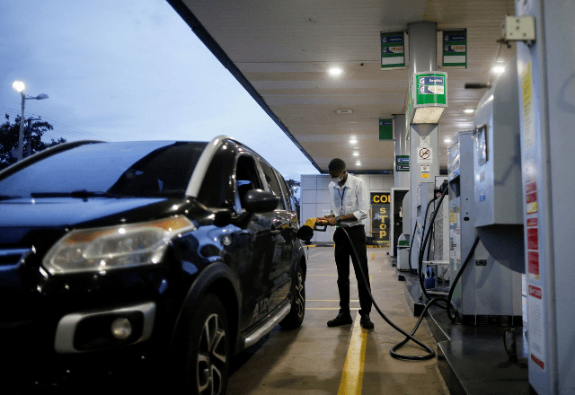 Governo prorroga por 30 dias subsídio de R$ 0,44 à gasolina