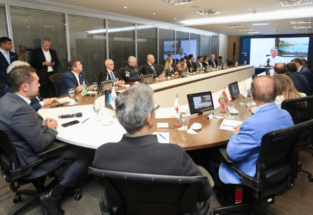 Governador do Rio de Janeiro, Cláudio Castro (PL), se reúne com lideranças da direita para discutir segurança pública | Foto: Divulgação/Governo do Rio de Janeiro - 30.10.2025