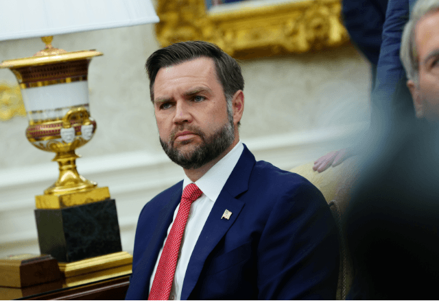 Vice-presidente dos EUA, JD Vance, durante reunião entre o presidente dos EUA, Donald Trump, e o presidente libanês, Joseph Aoun, no Salão Oval da Casa Branca, em Washington D.C. | Foto: EFE/EPA/AARON SCHWARTZ/POOL - 21.07.2026