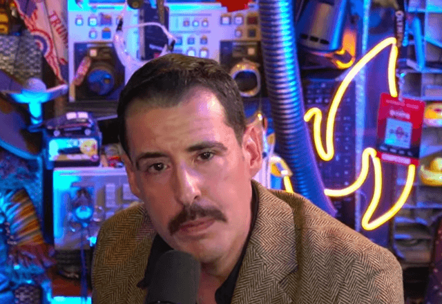 Influenciador Thiago Schutz, o 'Calvo do Campari', durante participação no podcast 'Inteligência Ltda.' | Foto: Reprodução/YouTube/@inteligencialtda - 03.06.2025