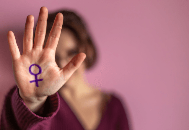 Aumento de feminicídios reflete resistência dos homens à autonomia feminina, diz doutora em estudos de gênero | Foto: Freepik