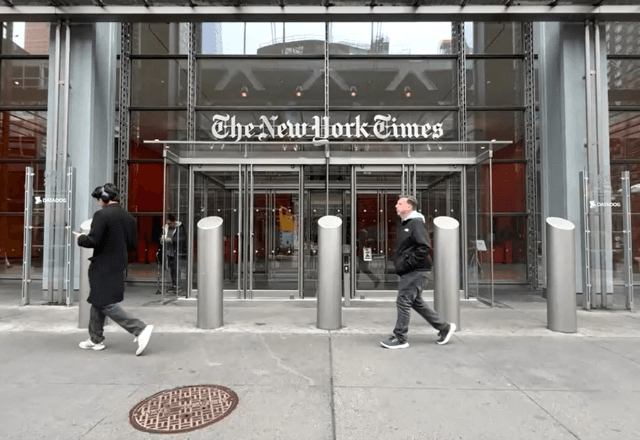 Agência federal dos EUA processa o 'The New York Times' por discriminação contra homem branco Agência federal dos EUA processa o 'The New York Times' por discriminação contra homem branco