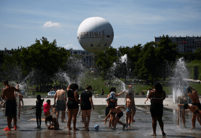 Imagem da notícia: Onda de calor atinge Europa com temperaturas perto de 40°C Imagem da notícia: Onda de calor atinge Europa com temperaturas perto de 40°C