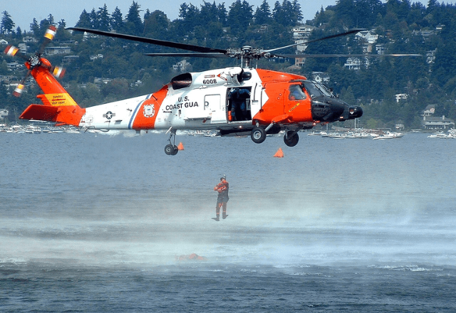 Imagem da notícia: Helicóptero da Guarda Costeira dos EUA cai no Alasca Imagem da notícia: Helicóptero da Guarda Costeira dos EUA cai no Alasca