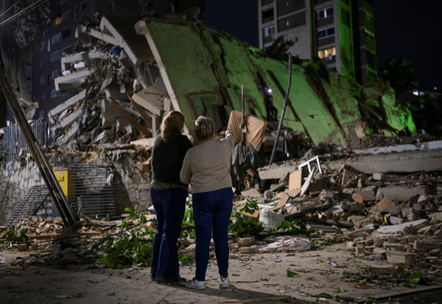 Ruínas de prédio que desabou em Caracas após terremotos na Venezuela | Foto: Gaby Oraa/Reuters - 25.06.2026