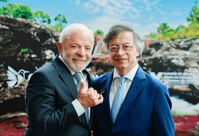 Petro telefona para Lula e diz que fará 'transição pacífica'