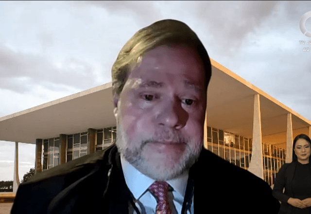 Ministro Dias Toffoli chora durante sessão do STF ao ser homenageado pelos colegas pelos seus 16 anos de corte | Foto: Reprodução/Youtube/STF_oficial - 23.10.2025