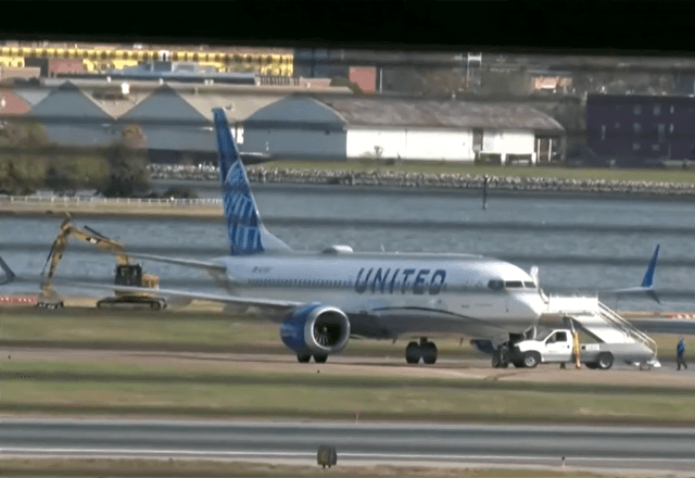 Avião da United Airlines pousa no Aeroporto Nacional Ronald Reagan após ameaça de bomba | Foto: Reuters - 04.11.2025