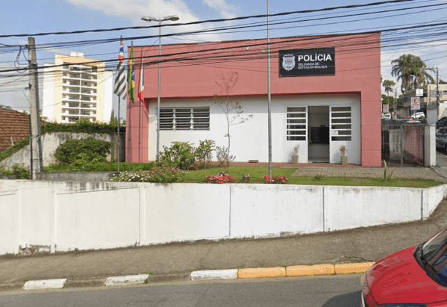 Fachada da Delegacia de Defesa da Mulher (DDM) de Mogi das Cruzes | Foto: Reprodução/Google Maps - 15.04.2026