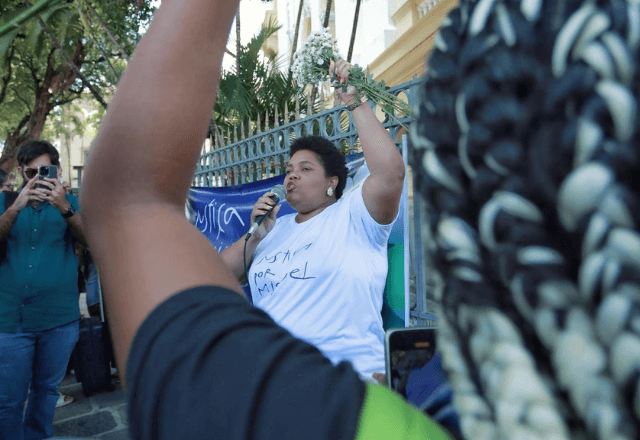 Mirtes Santana durante protesto por justiça no caso da morte de seu filho, Miguel | Foto: Arquivo pessoal