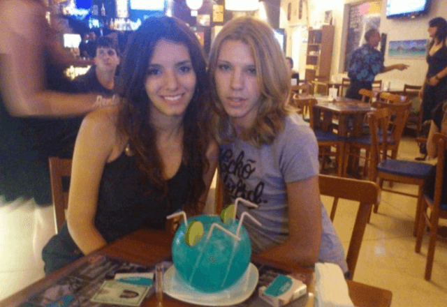Marina Félix, de 32 anos, e sua irmã Alice Martins Alves, que morreu aos 33 anos após ser agredida ao sair de um bar em Belo Horizonte (MG) | Foto: Arquivo pessoal