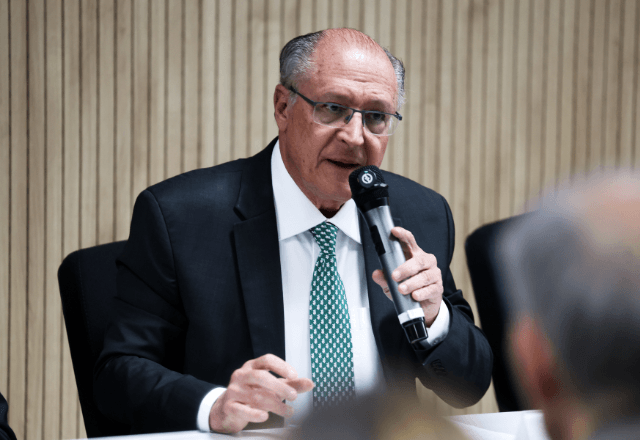 Alckmin diz que Milei presta desserviço à Argentina