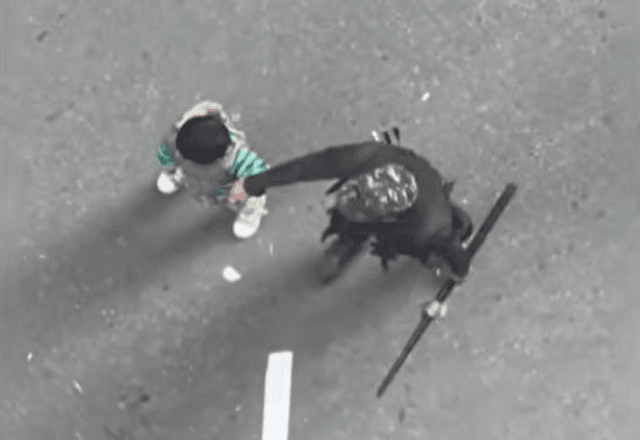 Crianças são usadas como escudo humano em protesto na Colômbia