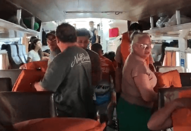 Passageiros entram em pânico após lancha ser atingida por fortes ventos no Rio Solimões | Foto: Cedida ao SBT - 20.11.2025