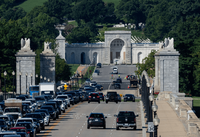 Trump usará arco de Washington para drones e atiradores Trump usará arco de Washington para drones e atiradores