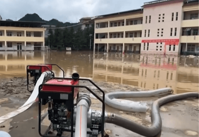 Chuvas Forcam Mais De 120 Mil A Deixar Suas Casas Na China