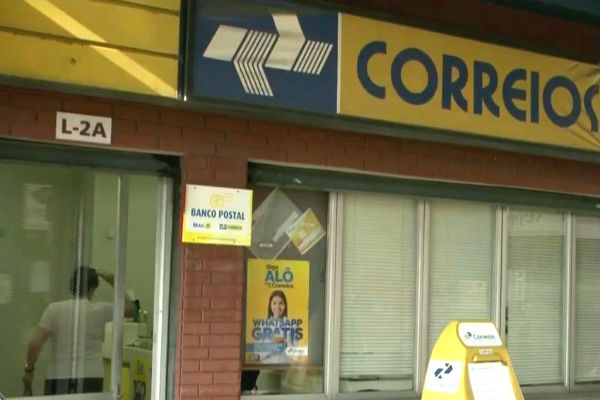 Correios estudam fechar mais de 500 agências em todo o país Correios estudam fechar mais de 500 agências em todo o país