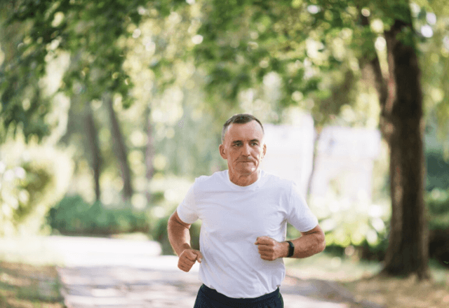 Correr pode trazer diversos benefícios à saúde | Freepik