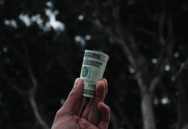 Corrupção, nas suas mais variadas possibilidades, está presente na história humana desde antiguidade | Unsplash