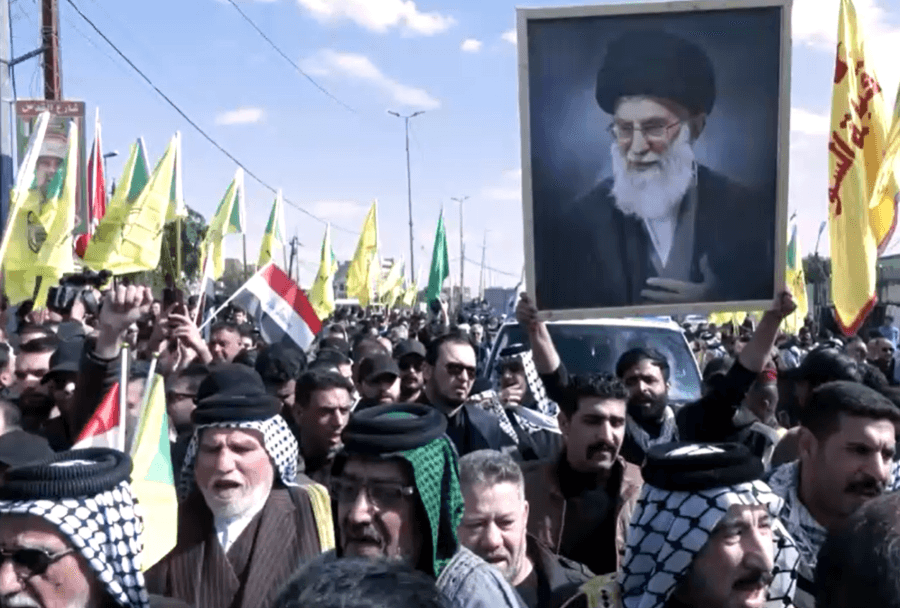 Cortejo fúnebre de iranianos após morte de Khamenei | Reprodução/Reuters