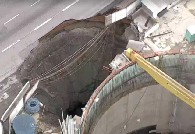 Cratera após acidente na Marginal Tietê